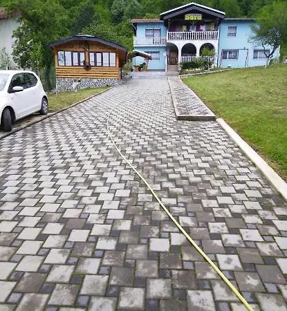 Prenociste Sara *
