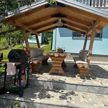 Apartament Prenociste Sara *
